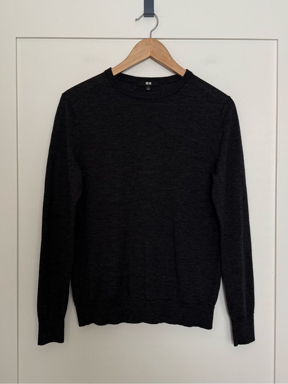 Uniqlo Sweater Womens Sz L Charcoal 100% Wool Lightweight Academia Minimalist